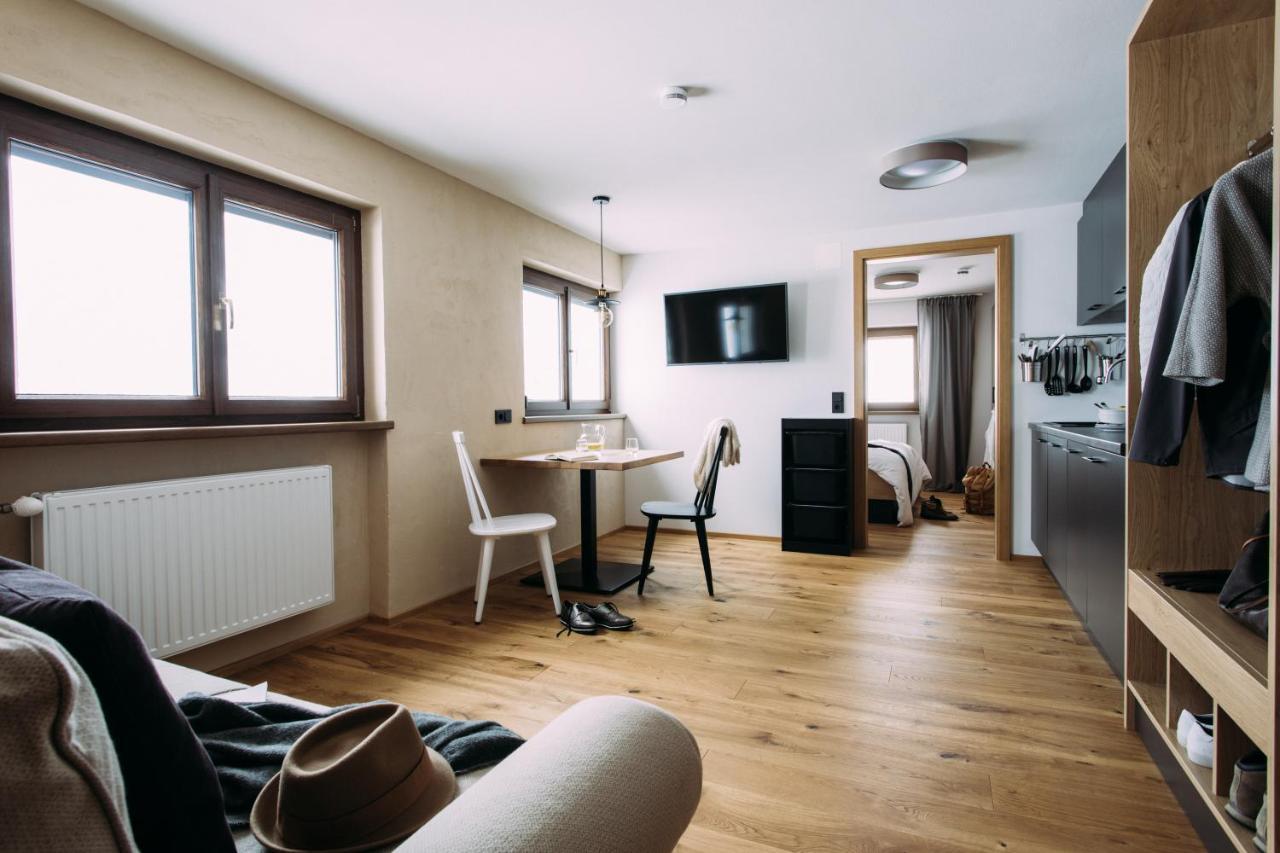 Haus Am Schihang Lermoos Exteriör bild