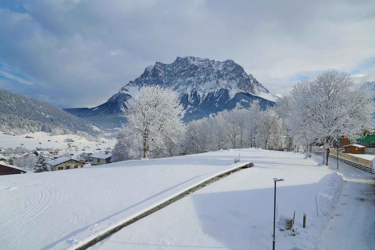 Haus Am Schihang Lermoos Exteriör bild